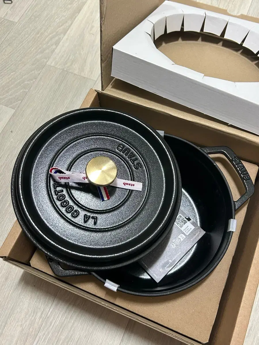 스타우브 (Staub) 원형 꼬꼬떼 블랙 22cm